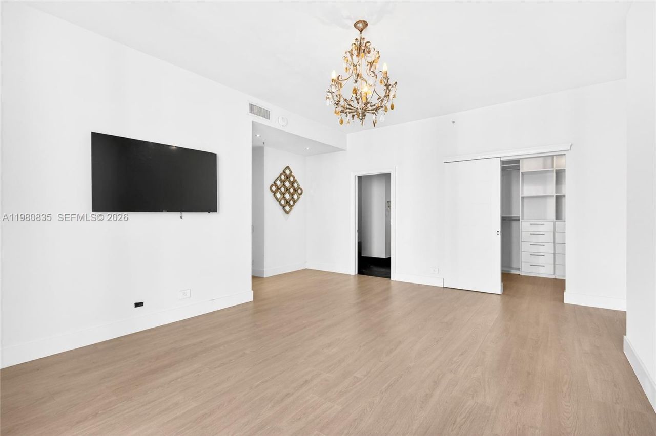 701 Brickell Key Blvd, Unit LPH-06, Miami, FL 33131 Photo