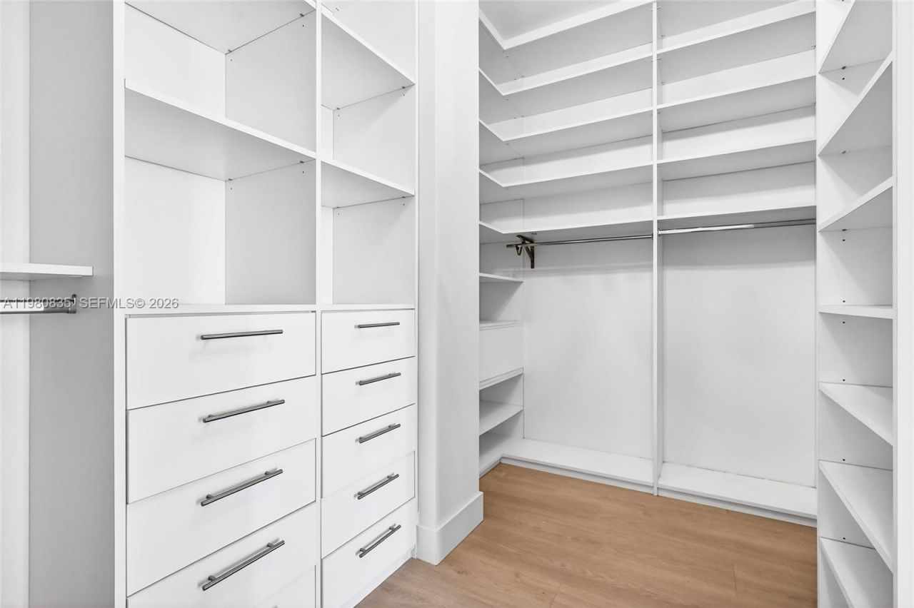 701 Brickell Key Blvd, Unit LPH-06, Miami, FL 33131 Photo