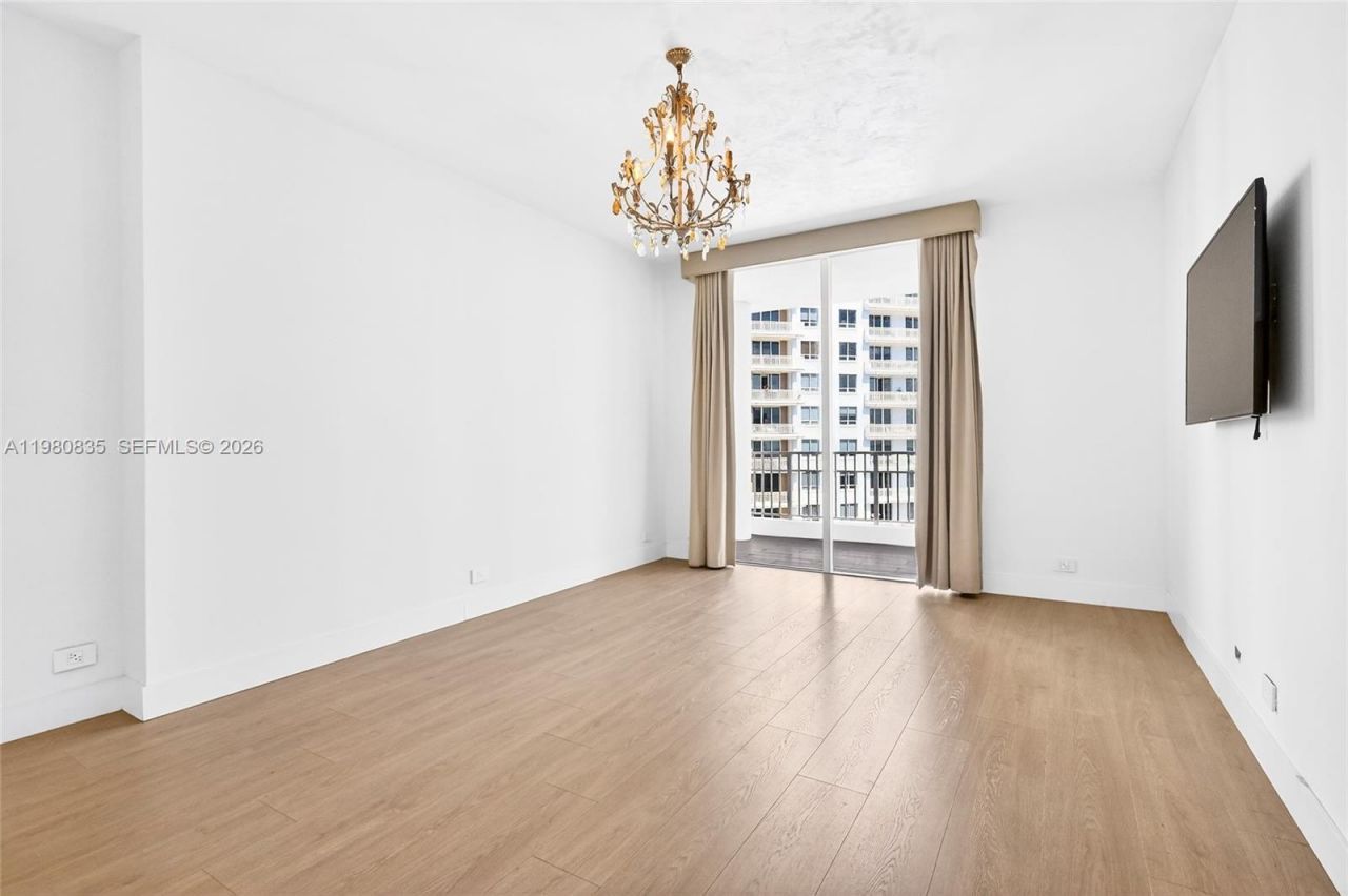 701 Brickell Key Blvd, Unit LPH-06, Miami, FL 33131 Photo