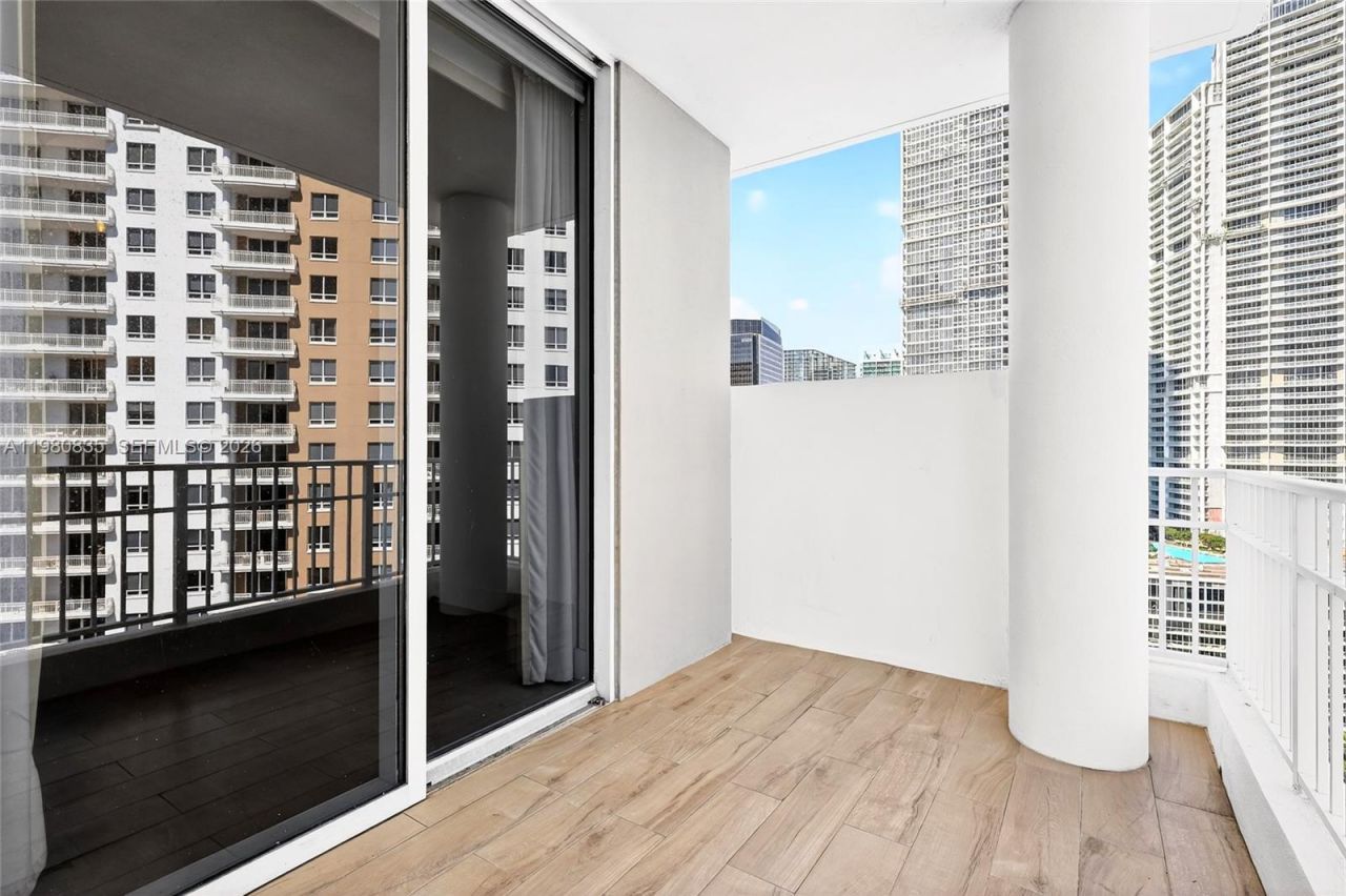 701 Brickell Key Blvd, Unit LPH-06, Miami, FL 33131 Photo