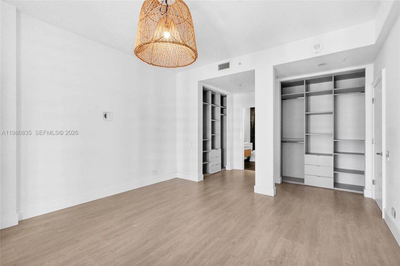 701 Brickell Key Blvd, Unit LPH-06, Miami, FL 33131 Photo