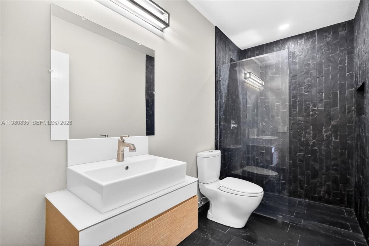 701 Brickell Key Blvd, Unit LPH-06, Miami, FL 33131 Photo