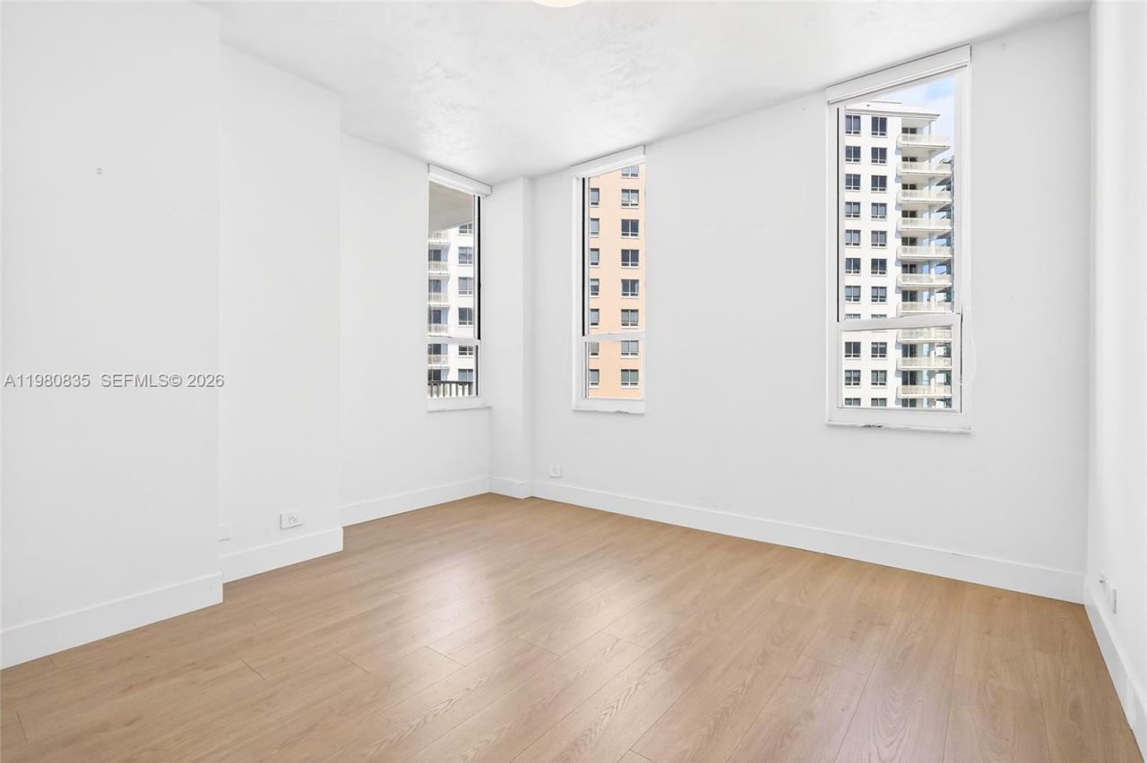 701 Brickell Key Blvd, Unit LPH-06, Miami, FL 33131 Photo