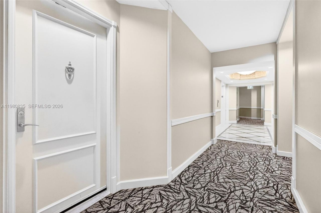 701 Brickell Key Blvd, Unit LPH-06, Miami, FL 33131 Photo