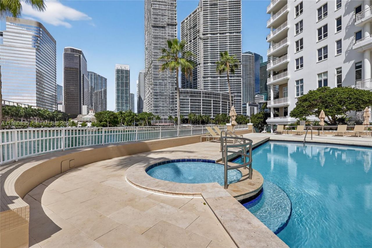701 Brickell Key Blvd, Unit LPH-06, Miami, FL 33131 Photo