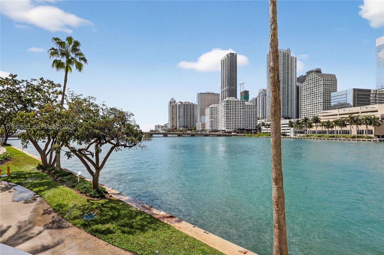 701 Brickell Key Blvd, Unit LPH-06, Miami, FL 33131 Photo