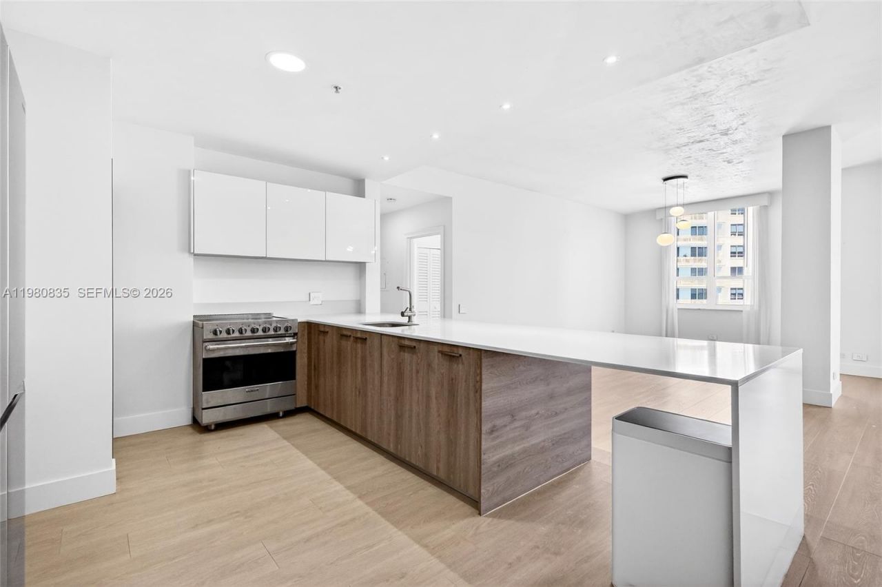 701 Brickell Key Blvd, Unit LPH-06, Miami, FL 33131 Photo