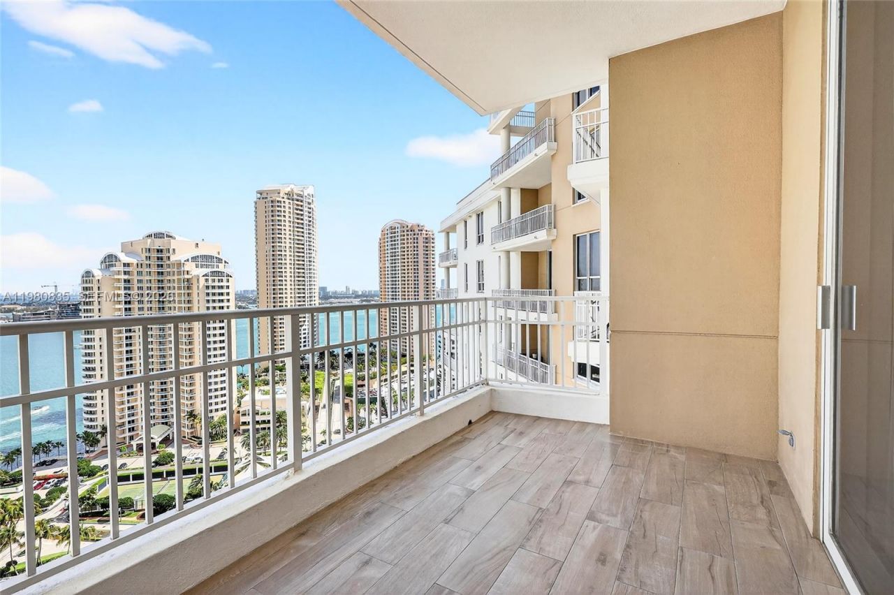 701 Brickell Key Blvd, Unit LPH-06, Miami, FL 33131 Photo
