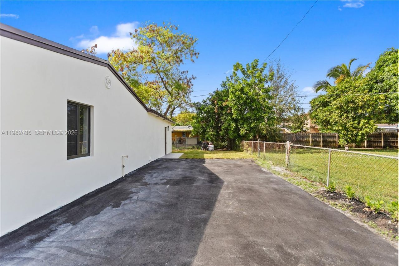 15920 NW 17th Ct, Miami Gardens, FL 33054 Photo