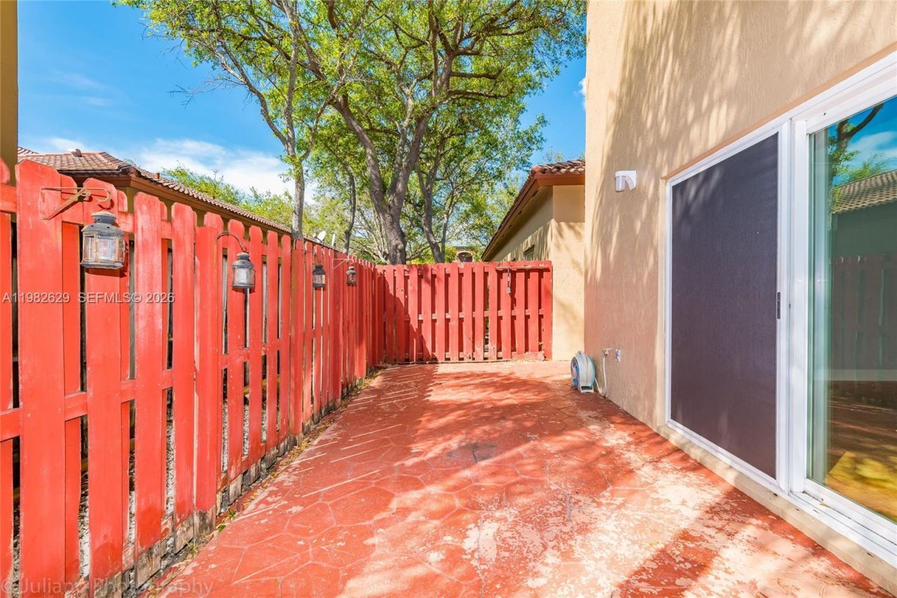 16061 Emerald Cove Rd , Unit 16061, Weston, FL 33331 Photo