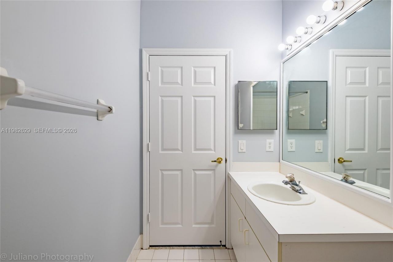 16061 Emerald Cove Rd , Unit 16061, Weston, FL 33331 Photo