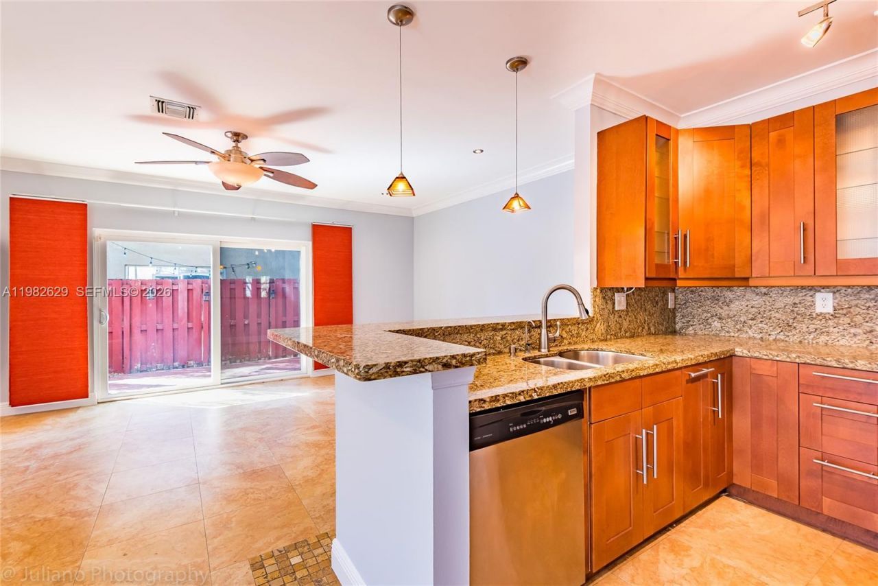 16061 Emerald Cove Rd , Unit 16061, Weston, FL 33331 Photo