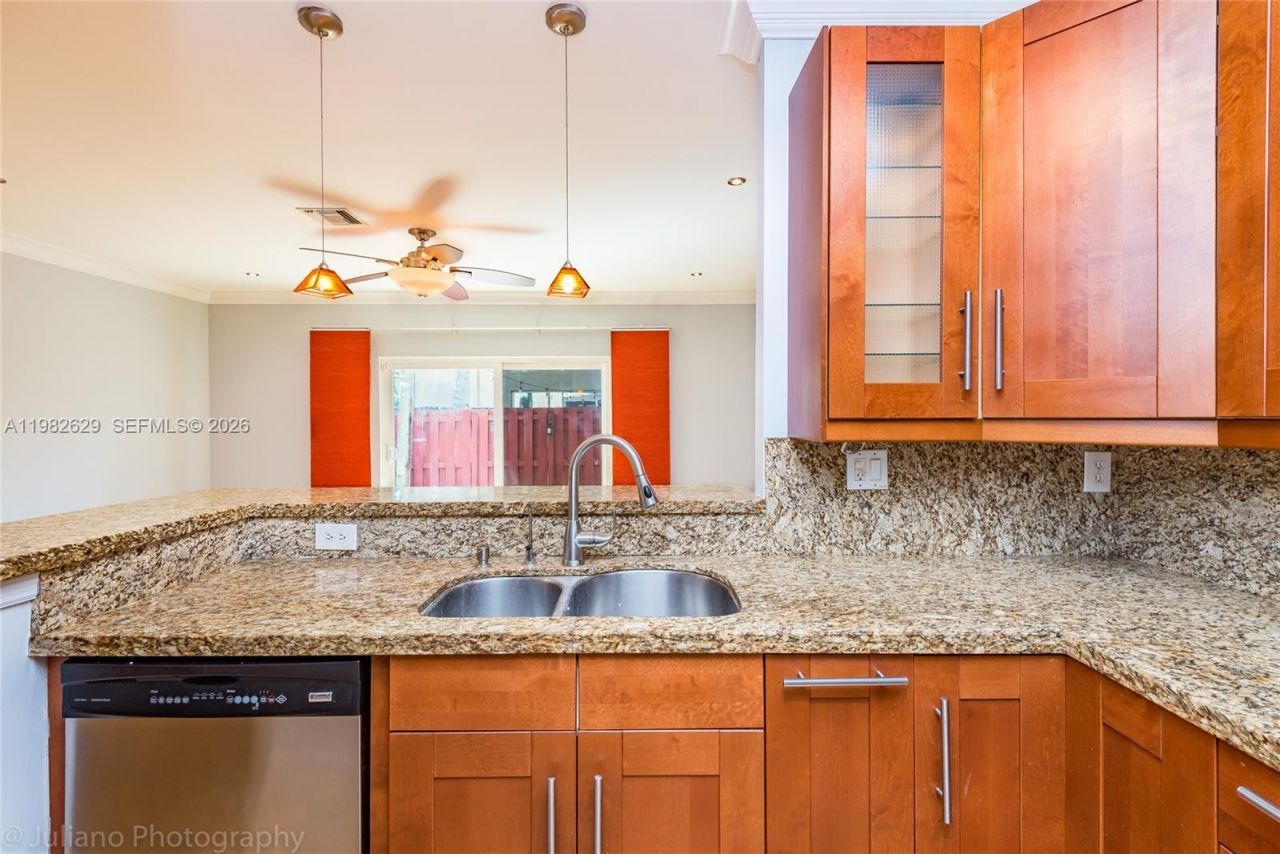 16061 Emerald Cove Rd , Unit 16061, Weston, FL 33331 Photo