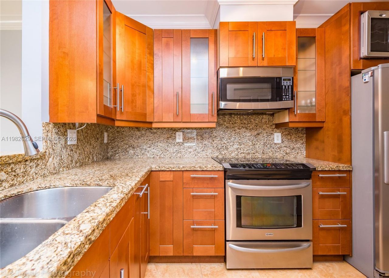 16061 Emerald Cove Rd , Unit 16061, Weston, FL 33331 Photo