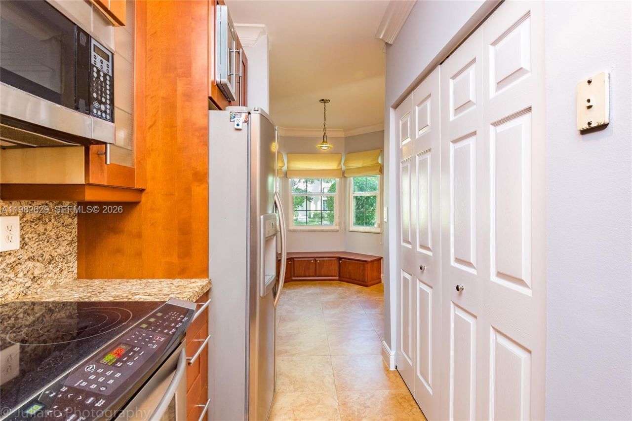 16061 Emerald Cove Rd , Unit 16061, Weston, FL 33331 Photo