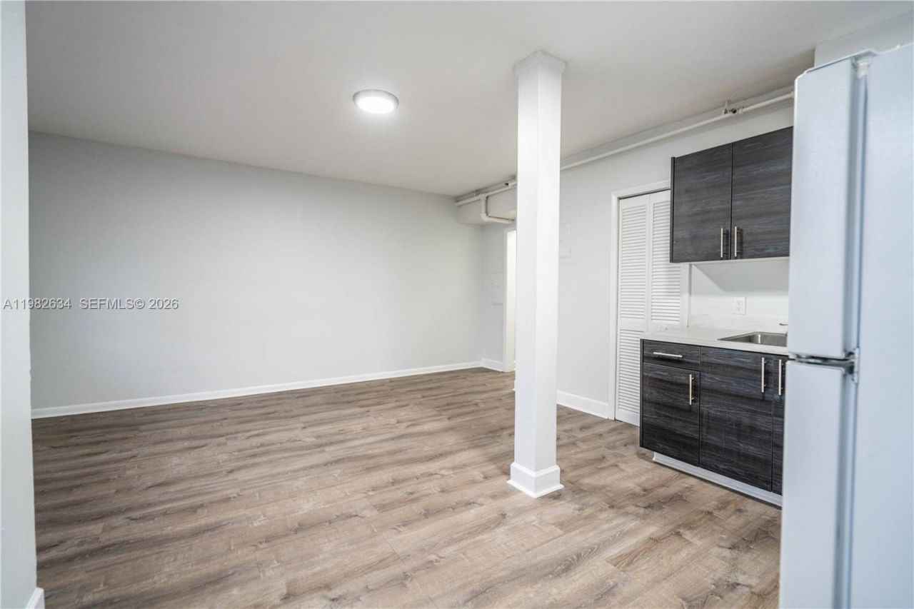 8300 Abbott, Unit 20, Miami Beach, FL 33141 Photo