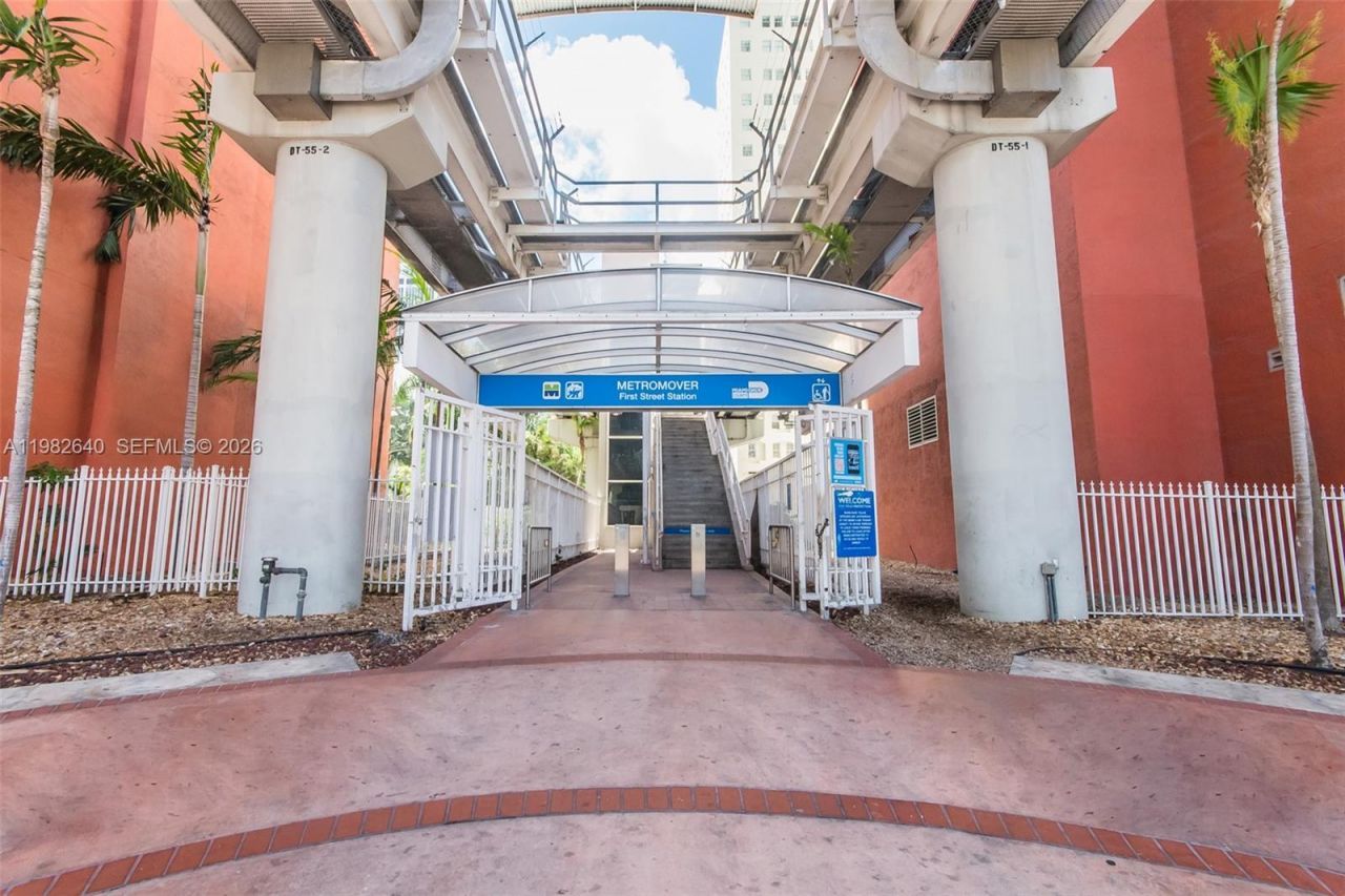 133 NE 2nd Ave , Unit 1915, Miami, FL 33132 Photo