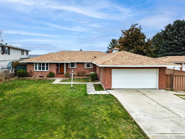 3322 N Mountain View Dr, Boise, ID 83704