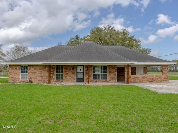 3116 Grand Point Highway , Breaux Bridge, LA 70517