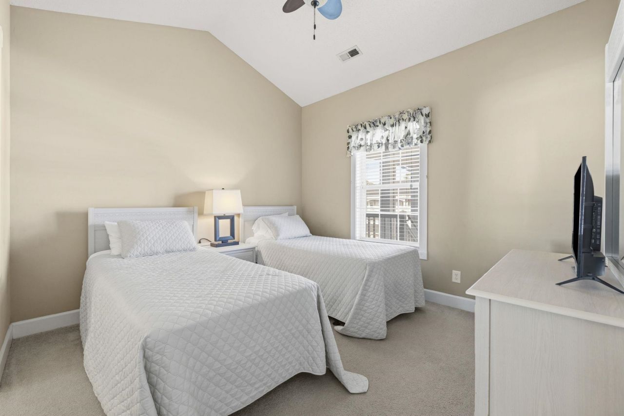 4879 Dahlia Ct. Photo 13