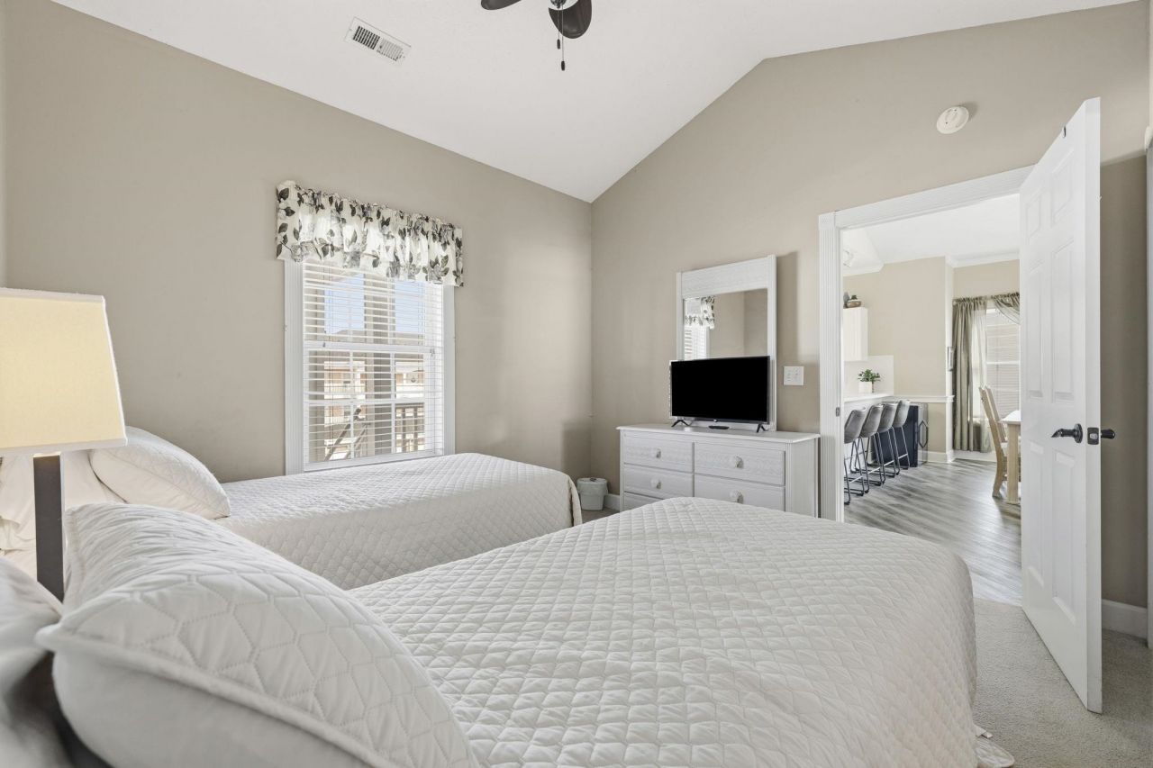 4879 Dahlia Ct. Photo 14