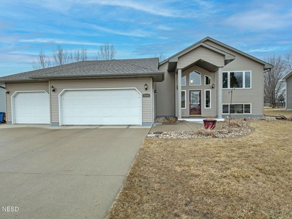 2146 CEDAR DRIVE NE, Watertown, SD 57201