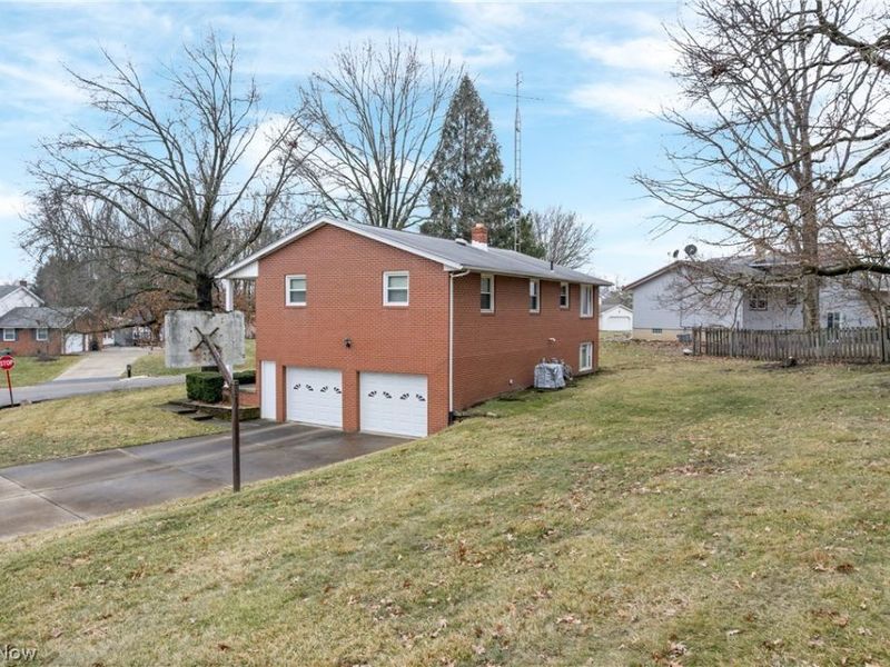 2892 Chadwick Street NW, Massillon, OH 44646 Photo 3