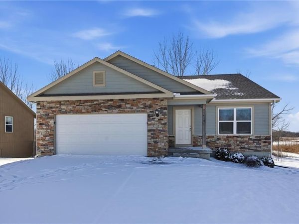 21413 W 216th Street, Spring Hill, KS 66083