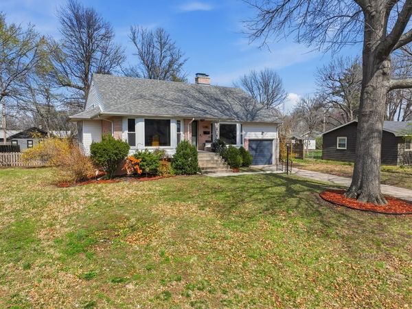911 Euclid Boulevard, Carthage, MO 64836