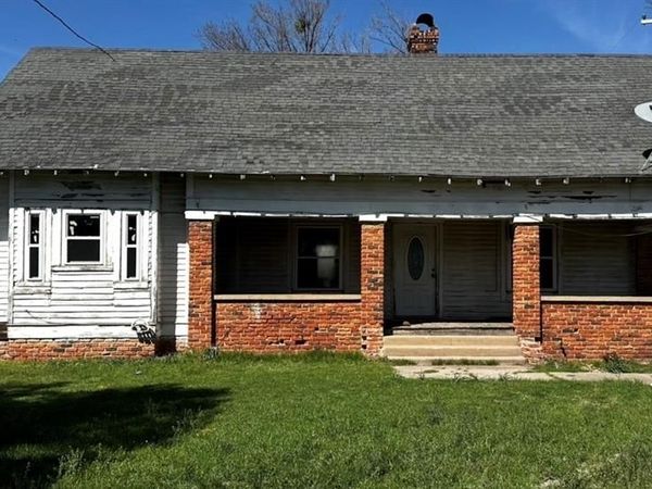 302 S Lane Street, Decatur, TX 76234