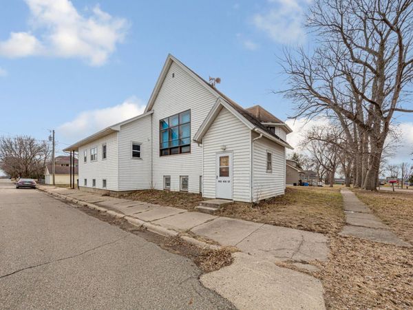 402 4th Street N, Ellendale, MN 56026
