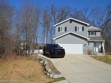 350 Fountain Park Drive , Waterford Twp, MI 48327