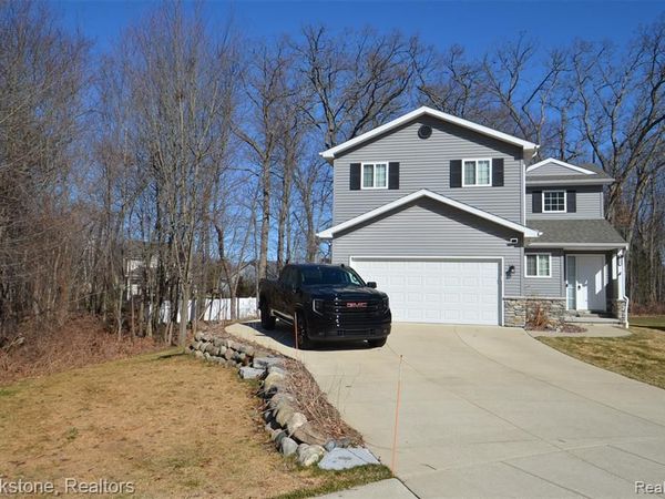 350 Fountain Park Drive, Waterford Twp, MI 48327