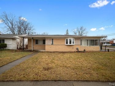 27483 Norma Drive , Warren, MI 48093