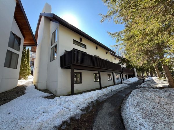 10 Middle Ridge Road, Unit #25, Winhall, VT 05340