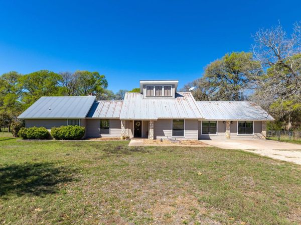 12 Creekwood DR , Schulenburg, TX 78956