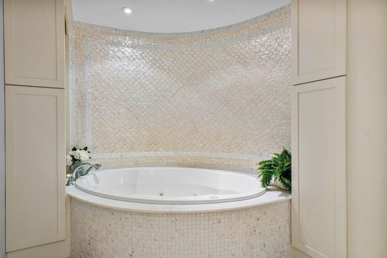 2001 SE Sailfish Point Boulevard, Unit 212, Stuart, FL 34996 Photo