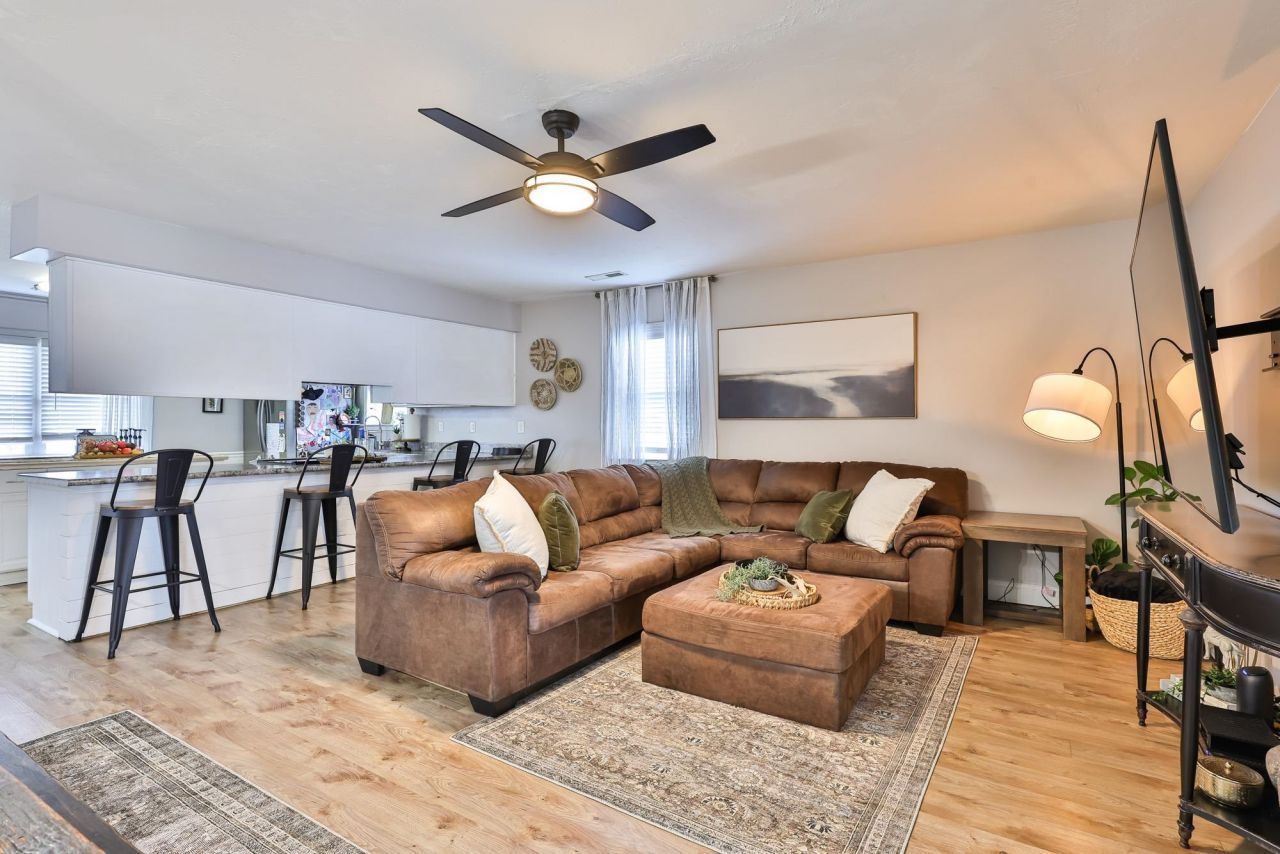 4592 Lomax Ct. Photo 2