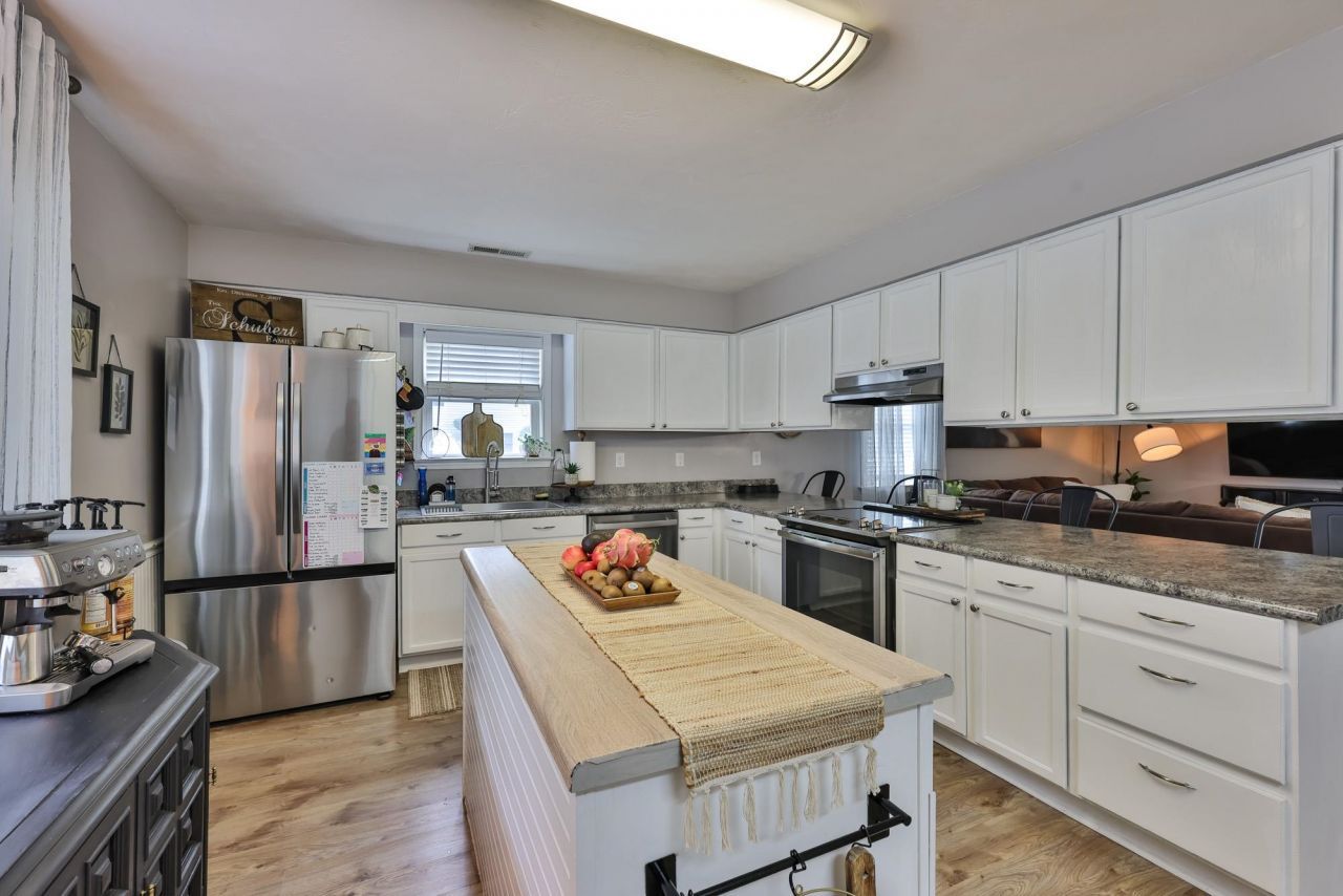 4592 Lomax Ct. Photo 5