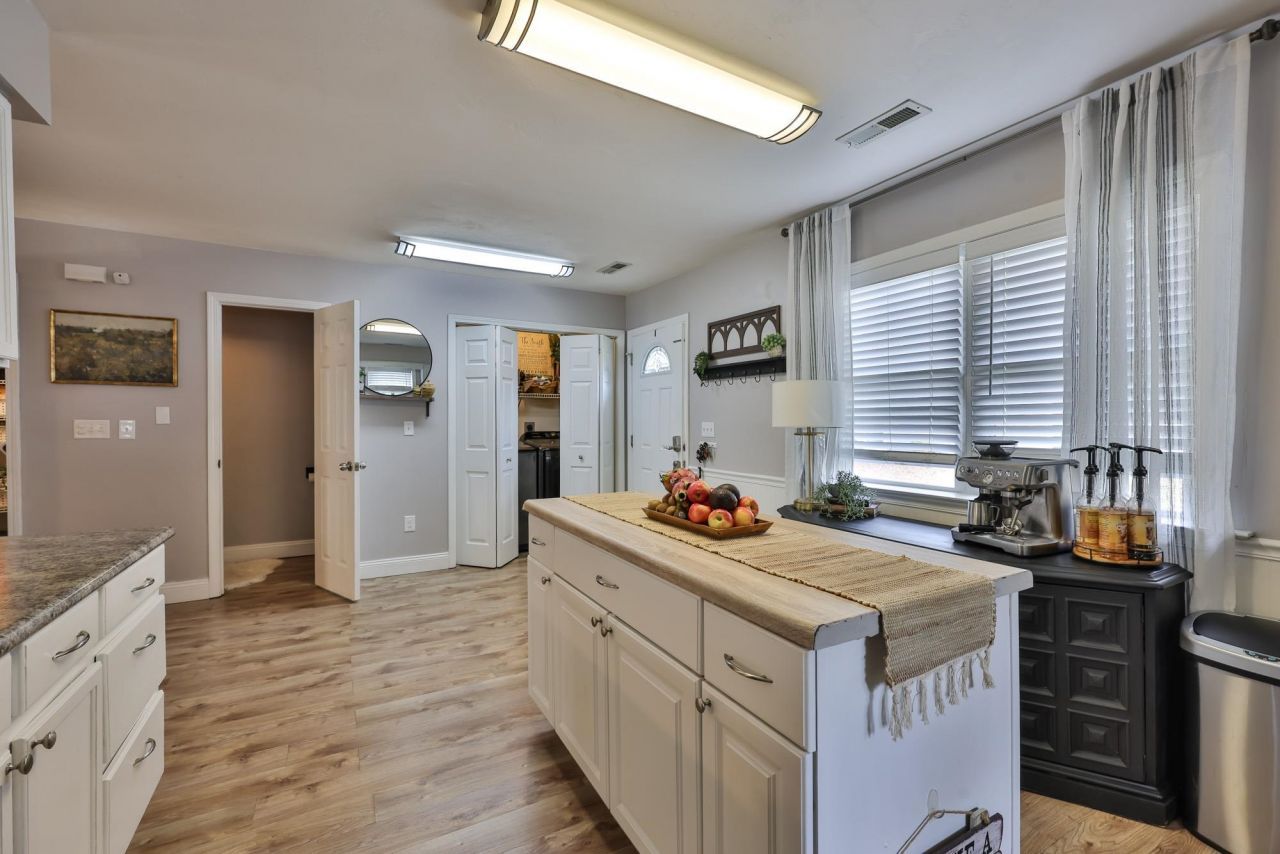 4592 Lomax Ct. Photo 8