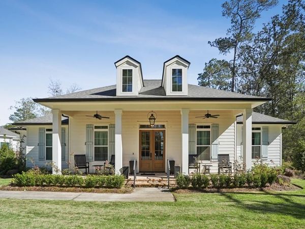 208 MENETRE Drive , Covington, LA 70433