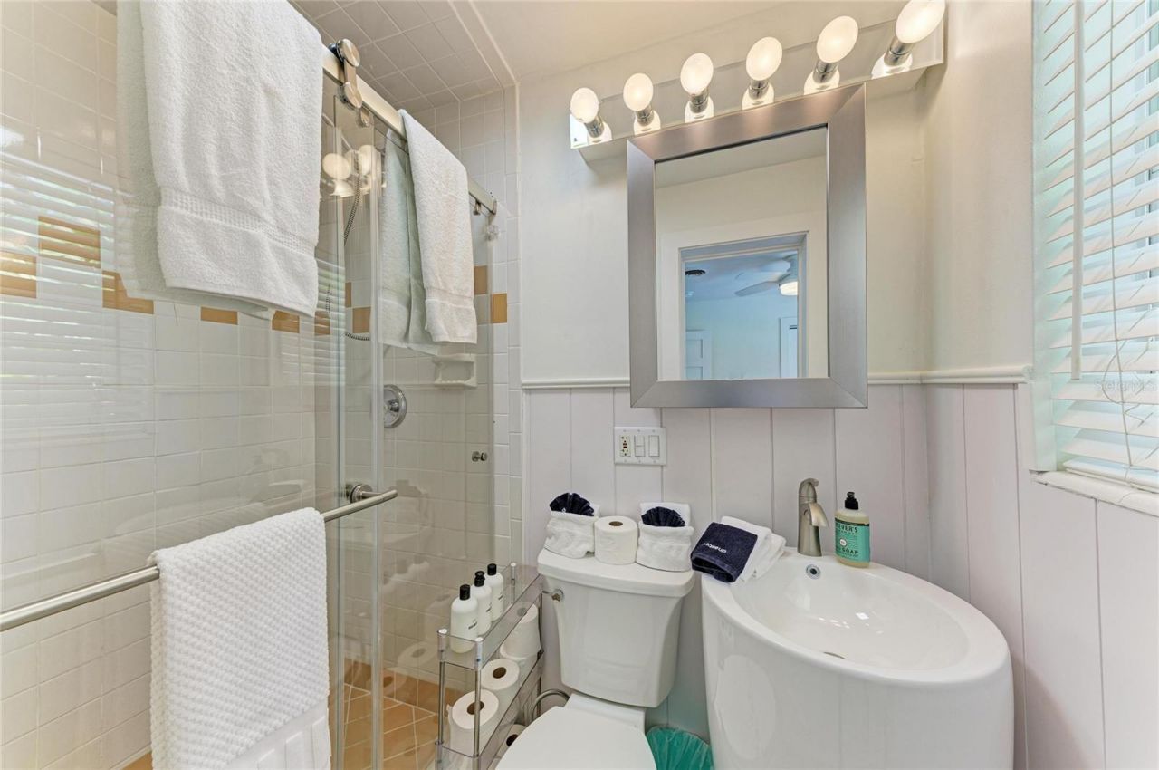 2111 Avenue B, Bradenton Beach, FL 34217 Photo