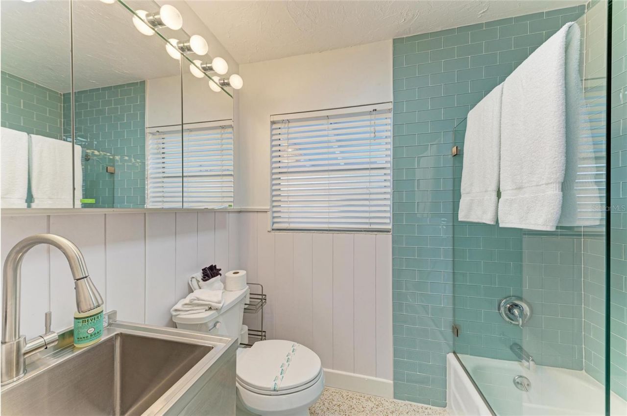 2111 Avenue B, Bradenton Beach, FL 34217 Photo