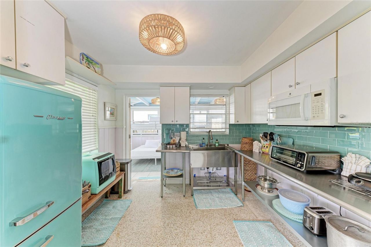 2111 Avenue B, Bradenton Beach, FL 34217 Photo