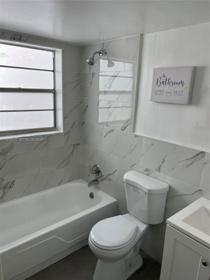 221 Meridian Ave , Unit 305, Miami Beach, FL 33139 Photo