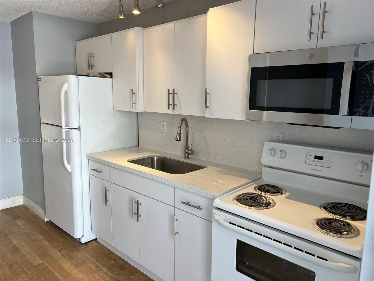 221 Meridian Ave , Unit 305, Miami Beach, FL 33139 Photo