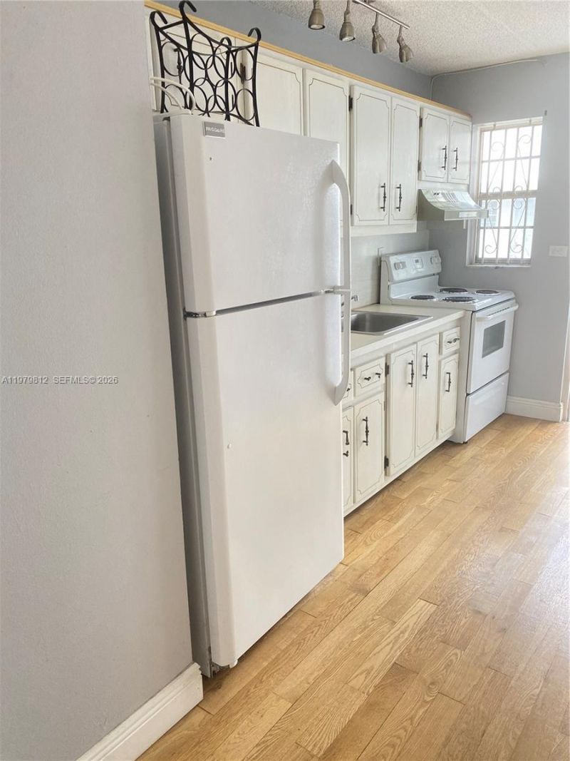 221 Meridian Ave , Unit 305, Miami Beach, FL 33139 Photo