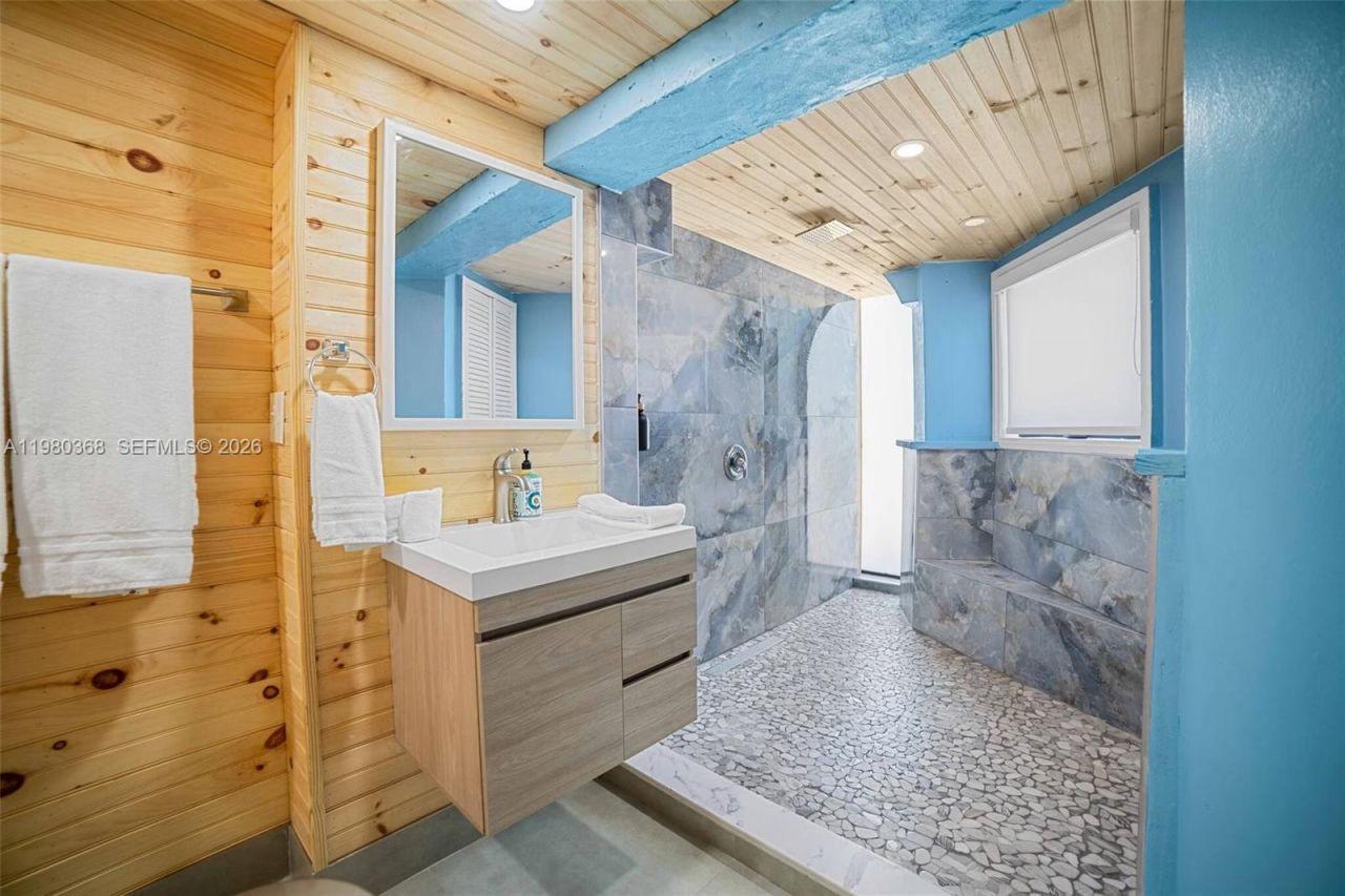 1557 Long Beach Dr , Big Pine Key, FL 33043 Photo