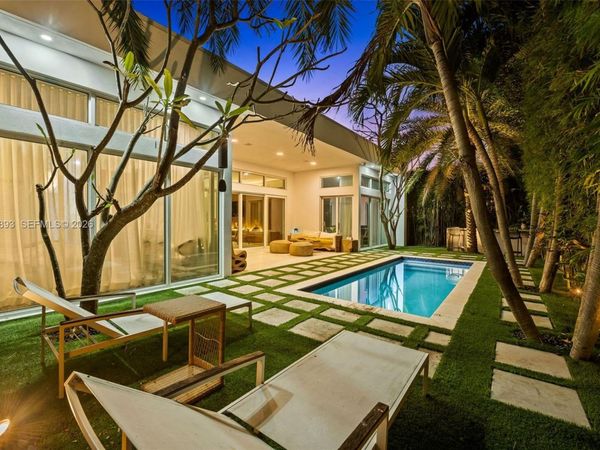 865 W 47th St , Miami Beach, FL 33140