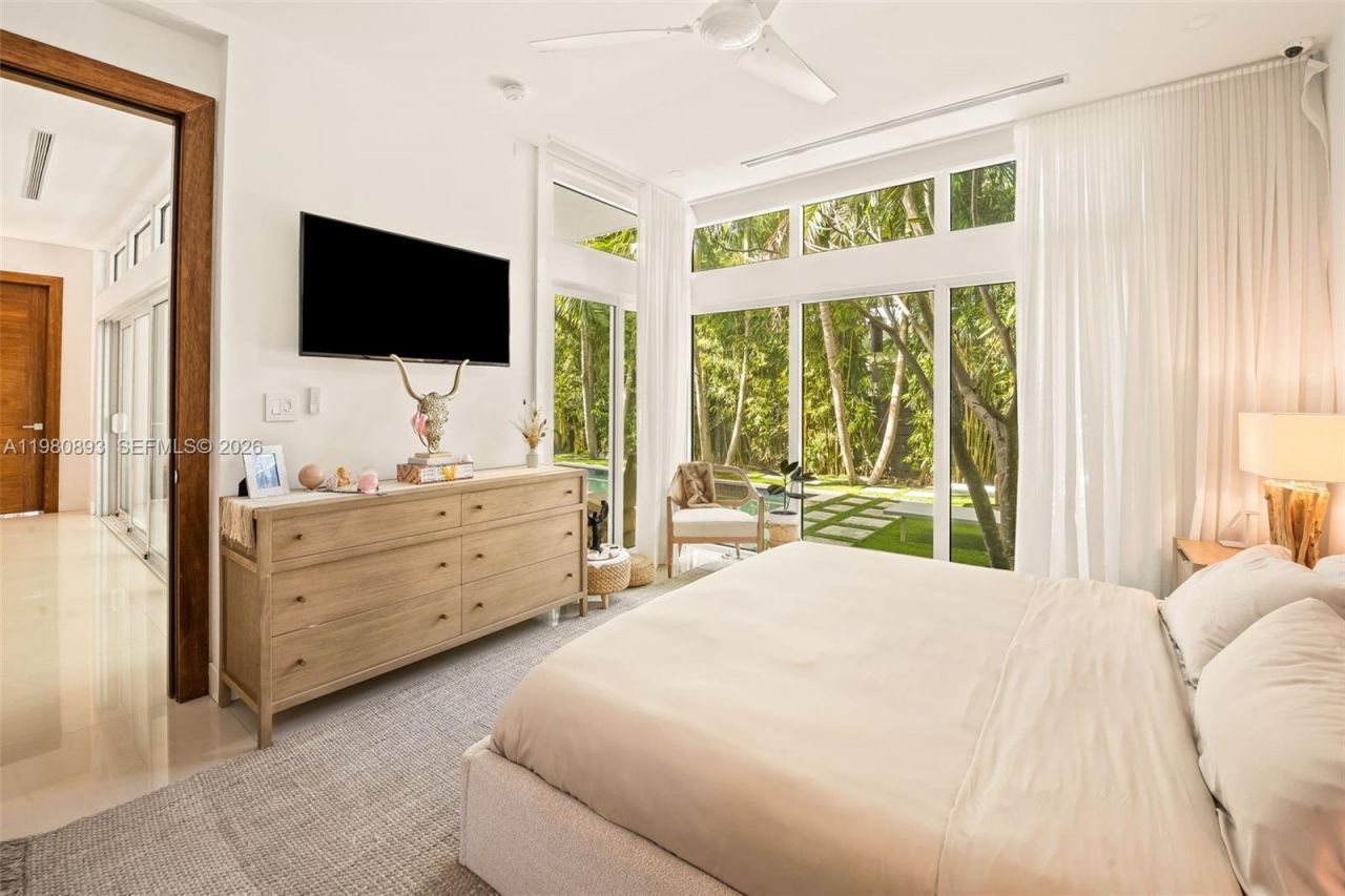 865 W 47th St , Miami Beach, FL 33140 Photo